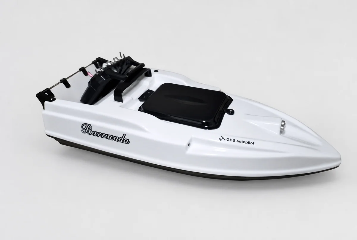 Biały kadłub łodzi zanętowej Barracuda, model 03